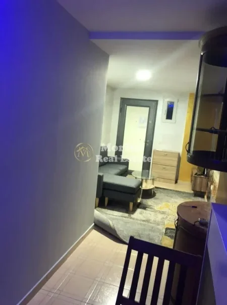 Tirane, jepet me qera apartament 1+1 Kati 1, 45 m² 400 € (Pazari i Ri)