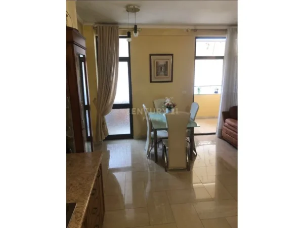Tirane, shitet apartament 3+1 Kati 7, 125 m² 345.000 € (Ambasada Amerikane)