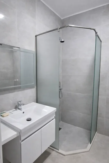 Tirane, jepet me qera apartament 1+1+Ballkon Kati 6, 60 m² 60,000 ALL (Birra Tirana)