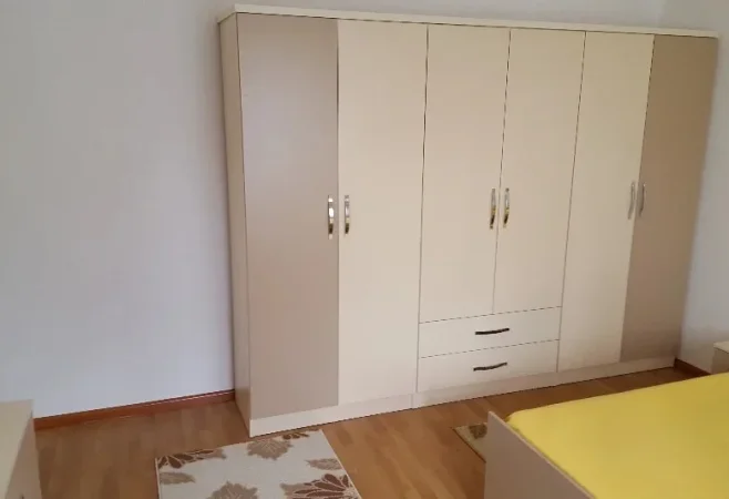 Tirane, jepet me qera apartament 2+1 Kati 5, 95 m² 400 € (Fresku)