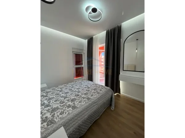 Tirane, jepet me qera apartament 2+1+Ballkon Kati 7, 85 m² 600 € (Reidenca Kadiu)