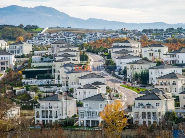 Tirane, shitet Vile 4+1 , 1.040 m² (Teg)