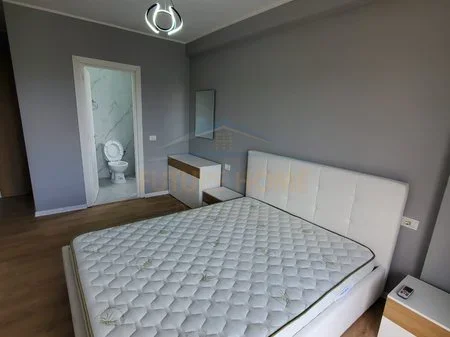 Tirane, jepet me qera apartament 2+1 Kati 3, 95 m² 500 € (Shkoze)