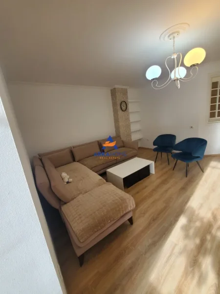 Tirane, jepet me qera apartament 3+1+Ballkon Kati 3, 130 m² 1.500 € 