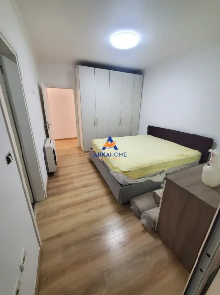 Tirane, jepet me qera apartament 3+1+Ballkon Kati 3, 130 m² 1.500 € 