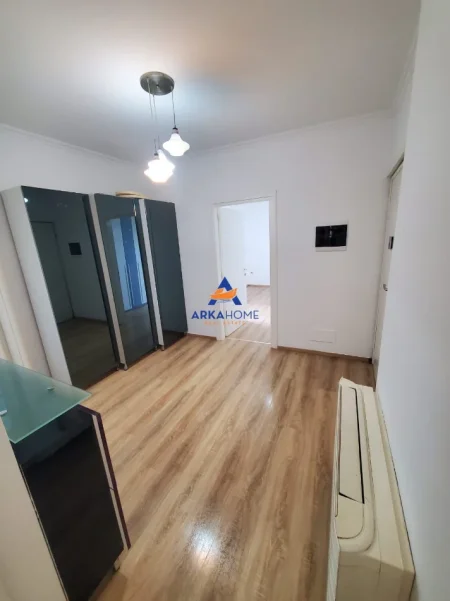 Tirane, jepet me qera apartament 3+1+Ballkon Kati 3, 130 m² 1.500 € 