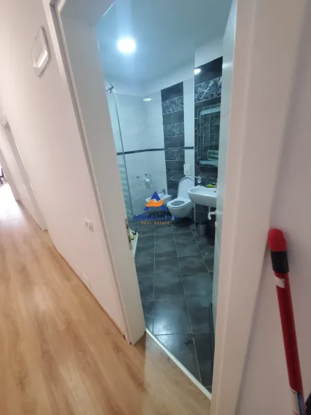 Tirane, jepet me qera apartament 3+1+Ballkon Kati 3, 130 m² 1.500 € 