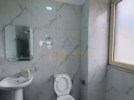Tirane, jepet me qera apartament 2+1 Kati 3, 95 m² 500 € (Shkoze)
