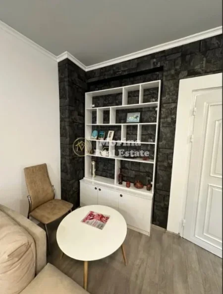 Tirane, jepet me qera apartament 1+1 Kati 2, 62 m² 550 € (Brryli)