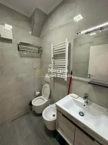 Tirane, jepet me qera apartament 1+1 Kati 2, 62 m² 550 € (Brryli)