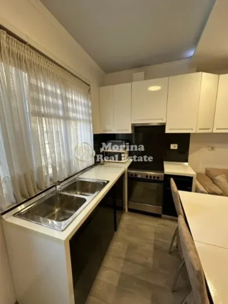 Tirane, jepet me qera apartament 1+1 Kati 2, 62 m² 550 € (Brryli)