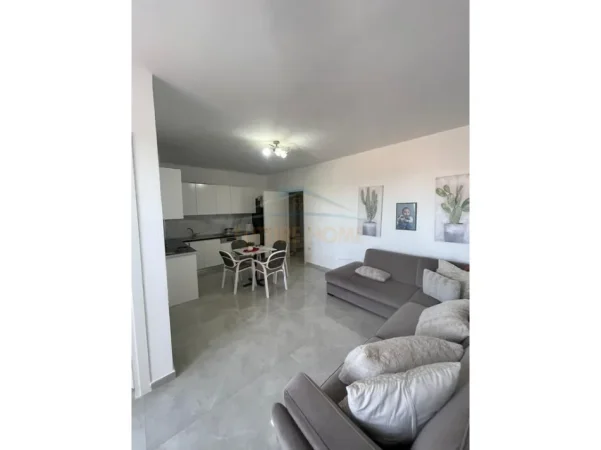 Tirane, shitet apartament 1+1 Kati 4, 70 m² 120.000 € (SAUK)