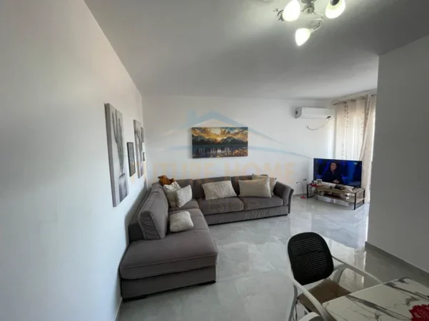 Tirane, shitet apartament 1+1 Kati 4, 70 m² 120.000 € (SAUK)