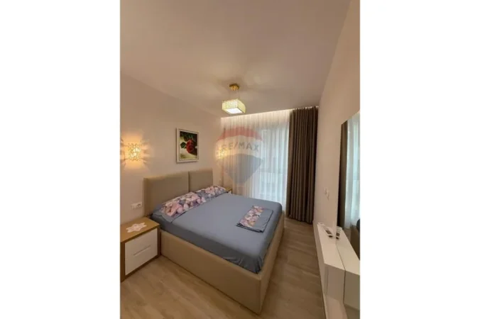 Tirane, jepet me qera apartament 1+1+Ballkon Kati 3, 50 m² 700 € (Rruga Muhamet Gjollesha)