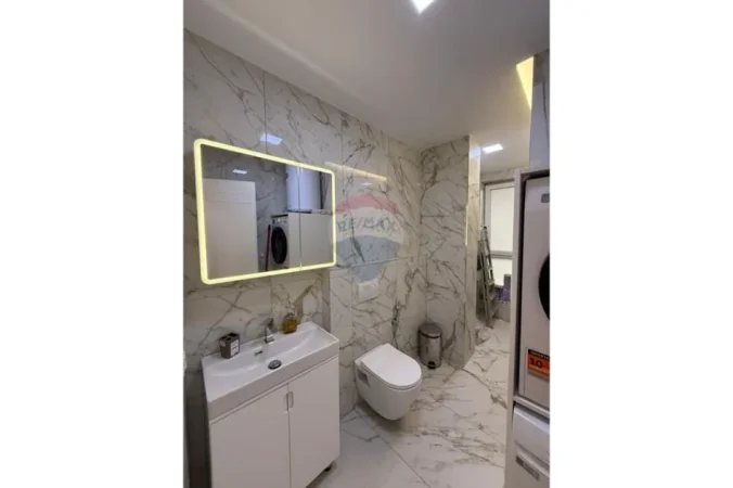 Tirane, jepet me qera apartament 1+1+Ballkon Kati 3, 50 m² 700 € (Rruga Muhamet Gjollesha)