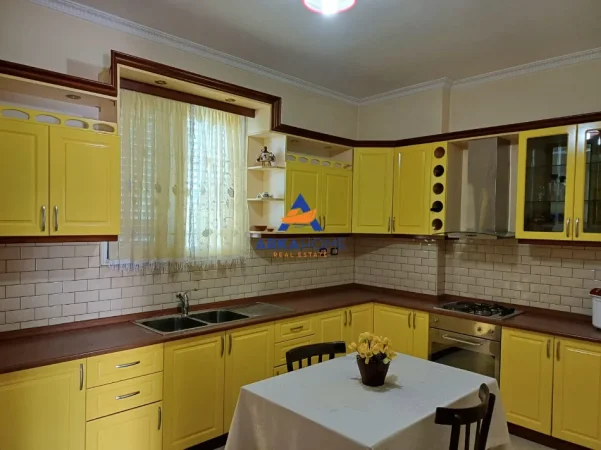 Fier, jepet me qera Vile 3 Katshe Kati 3, 810 m² 2.500 € 