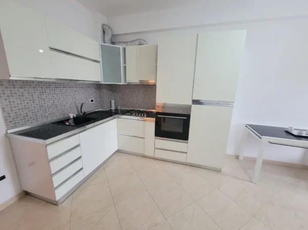 Durres, jepet me qera 2+1+Ballkon Kati 6, 85 m² 100.000 € (Plazhi Iliria Durres)