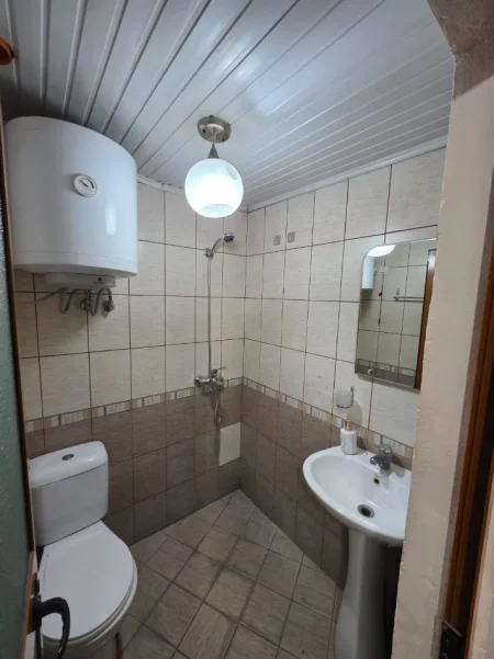 Tirane, jepet me qera Apartament 1+1,Mobiluar, Çmimi 450 E, në DON BOSKO, Tirane.