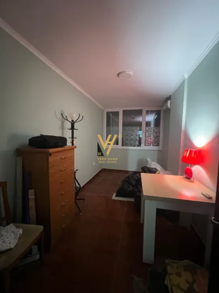 Tirane, jepet me qera apartament 1+1+Ballkon Kati 1, 70 m² 500 € (KOMUNA E PARISIT)