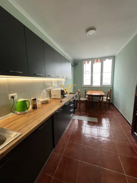 Tirane, jepet me qera apartament 1+1+Ballkon Kati 1, 70 m² 500 € (KOMUNA E PARISIT)