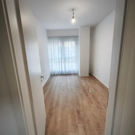 Tirane, jepet me qera 2+1+Ballkon , 