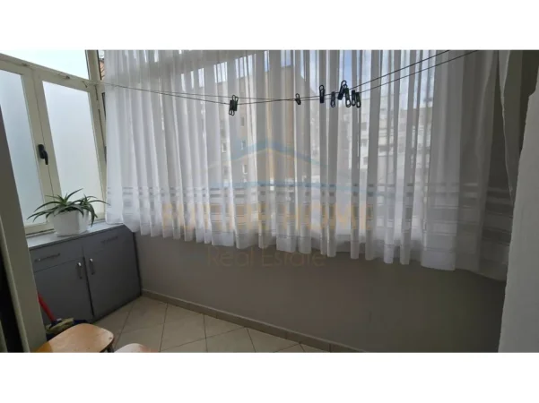 Tirane, jepet me qera apartament 1+1 Kati 2, 62 m² 450 € (XHAMLLIKU)