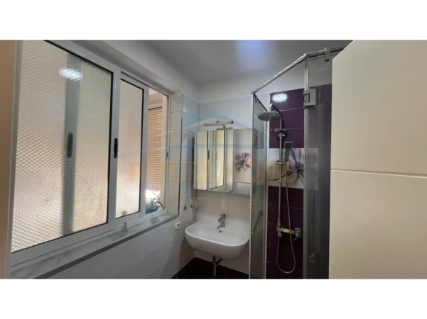 Tirane, jepet me qera apartament 3+1 Kati 3, 116 m² 1.200 € (pazari i ri)