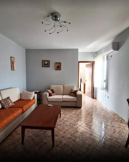 Tirane, jepet me qera apartament 1+1+Ballkon Kati 5, 70 m² 550 € 