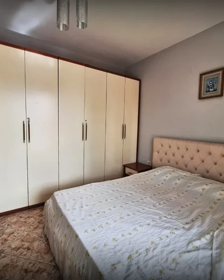 Tirane, jepet me qera apartament 1+1+Ballkon Kati 5, 70 m² 550 € 