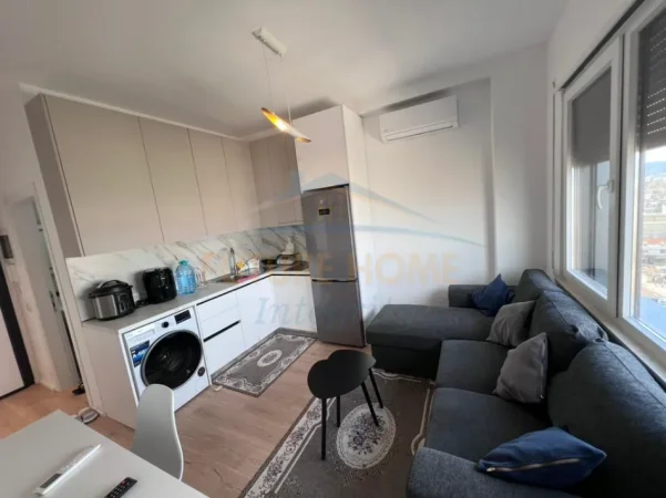 Tirane, jepet me qera apartament 1+1 Kati 10, 45 m² 500 € (Spitali Amerikan)