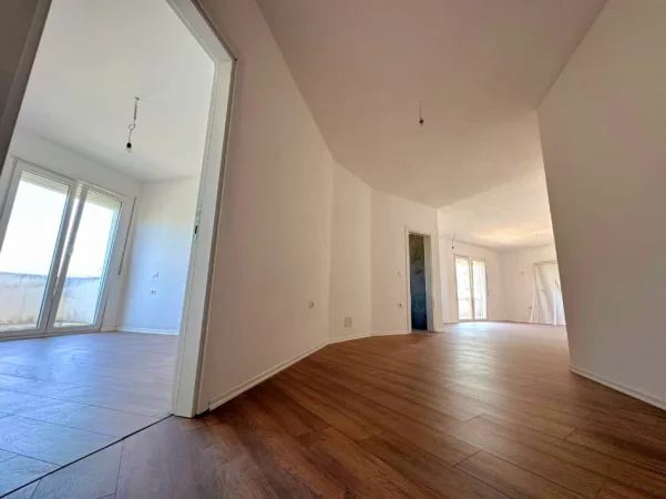 shitet apartament 2+1 , 134 m² 150.000 € (Prane Xhamise)