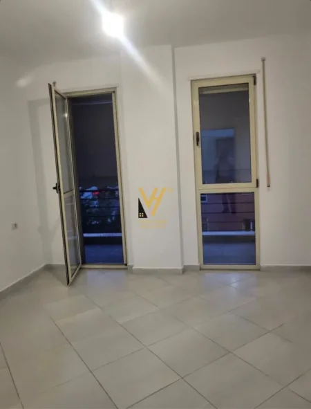 Tirane, jepet me qera apartament 2+1+Ballkon Kati 2, 95 m² 520 € (DON BOSKO)