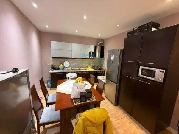SHITET APARTAMENT 2+1 TEK ZOGU I ZI