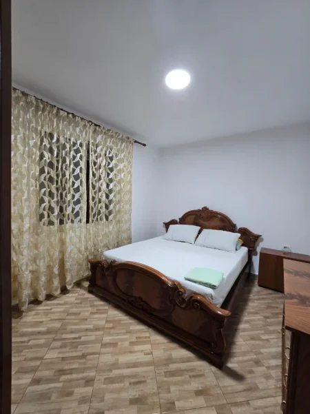 Tirane, jepet me qera Vile 1+1 Kati 1, 350 € 