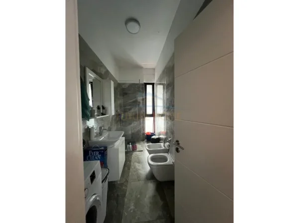 Tirane, shitet apartament 2+1 Kati 7, 109 m² 330.000 € (rruga e kavajes)