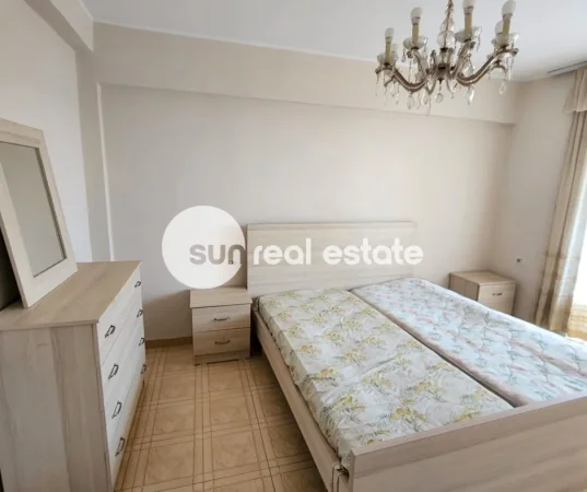 Shkoder, jepet me qera apartament 2+1+Ballkon Kati 1, 85 m² (KRYQEZIMI PREK CALIT)