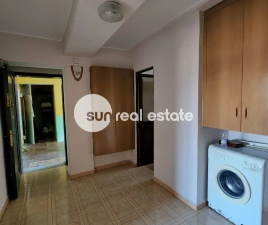 Shkoder, jepet me qera apartament 2+1+Ballkon Kati 1, 85 m² (KRYQEZIMI PREK CALIT)