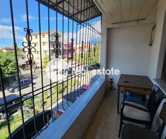 Shkoder, jepet me qera apartament 2+1+Ballkon Kati 1, 85 m² (KRYQEZIMI PREK CALIT)
