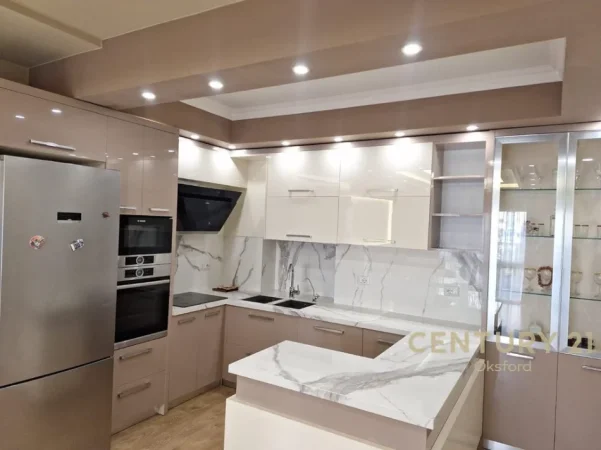 Tirane, jepet me qera apartament 2+1 Kati 3, 89 m² 900 € (Pazari i Ri)