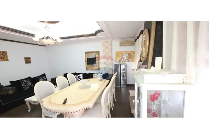 Tirane, jepet me qera apartament 3+1+Ballkon Kati 6, 110 m² 1.000 € (Blloku)