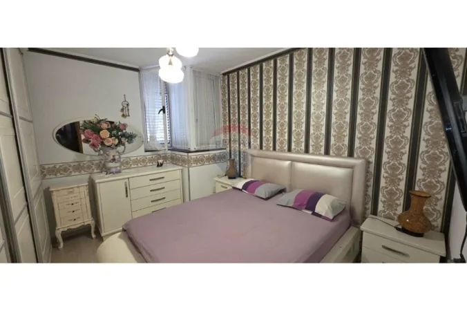 Tirane, jepet me qera apartament 3+1+Ballkon Kati 6, 110 m² 1.000 € (Blloku)