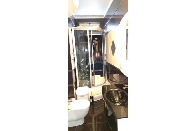 Tirane, jepet me qera apartament 3+1+Ballkon Kati 6, 110 m² 1.000 € (Blloku)