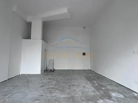 Tirane, shitet dyqan Kati 0, 68 m² 220.000 € 