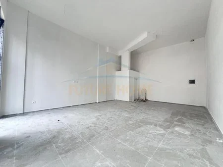 Tirane, shitet dyqan Kati 0, 68 m² 220.000 € 