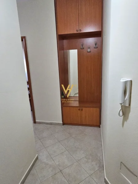Tirane, jepet me qera apartament 1+1+Ballkon Kati 5, 70 m² 500 € (SELVIA)