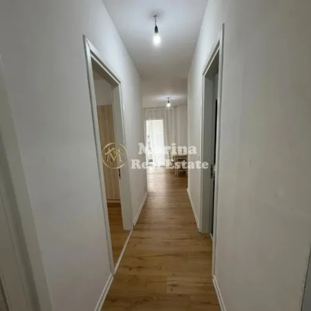 Tirane, jepet me qera ambjent biznesi Kati 2, 98 m² 1.000 € (Don Bosko)