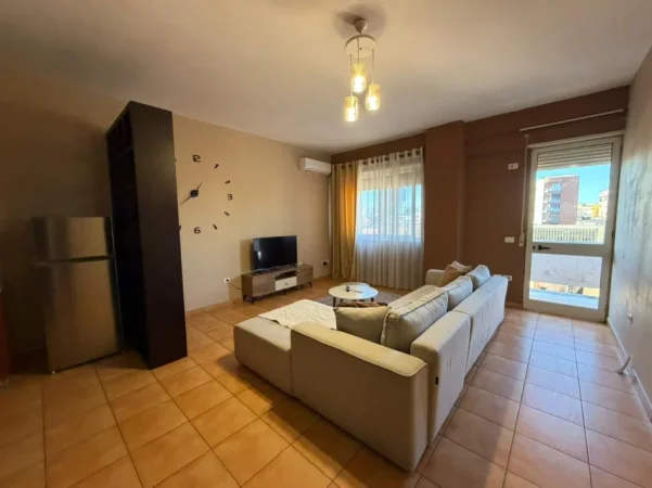 Tirane, jepet me qera apartament 1+1 Kati 2, 67 m² 750 € (Rruga e Barrikadave)