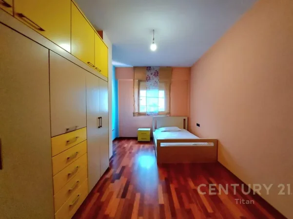 Tirane, jepet me qera apartament 2+1 Kati 8, 103 m² 700 € (Shkolla Sami Frasheri)