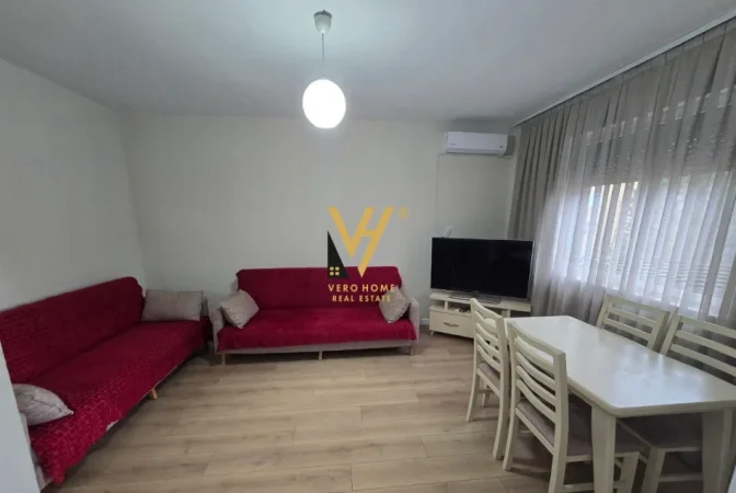 Tirane, jepet me qera apartament 1+1+Ballkon Kati 3, 56 m² 450 € (PORCELAN)