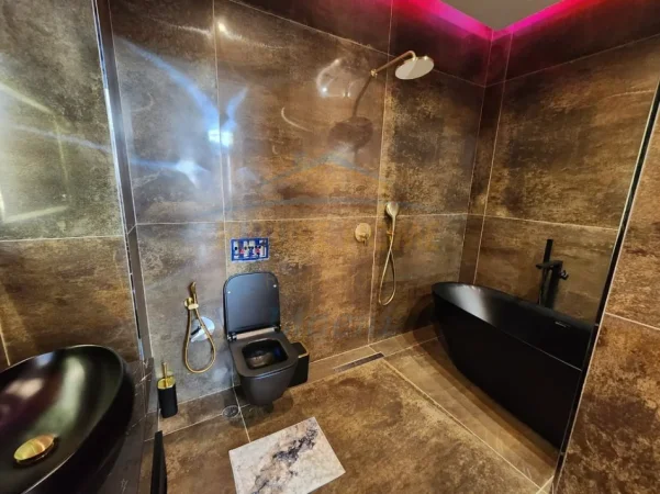 Qira, Apartament 2+1+2 Poste Parkimi, Liqeni i Thate, Tiranë